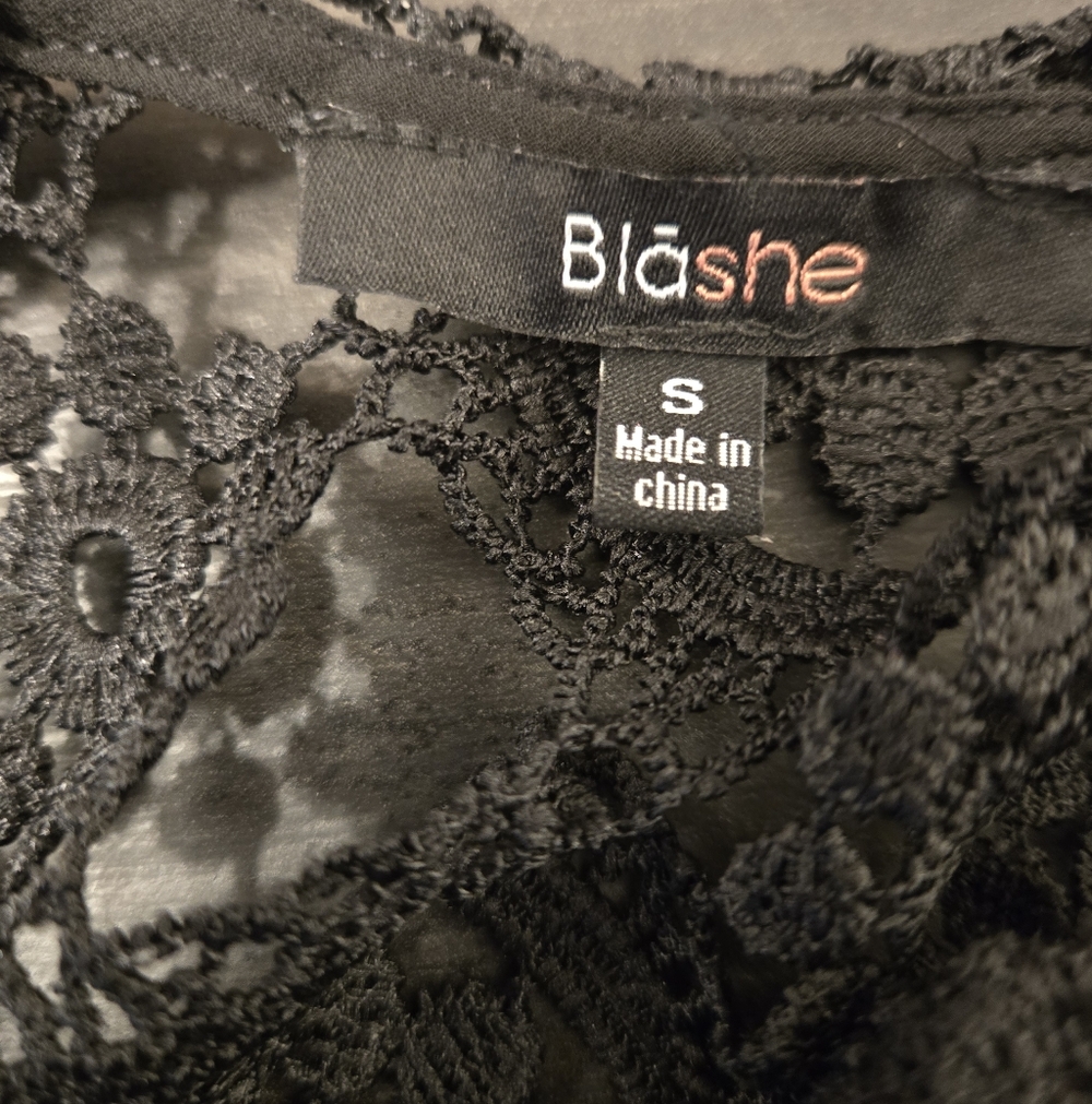 Blashe Crochet Lace Top NWT - Picture 5 of 5